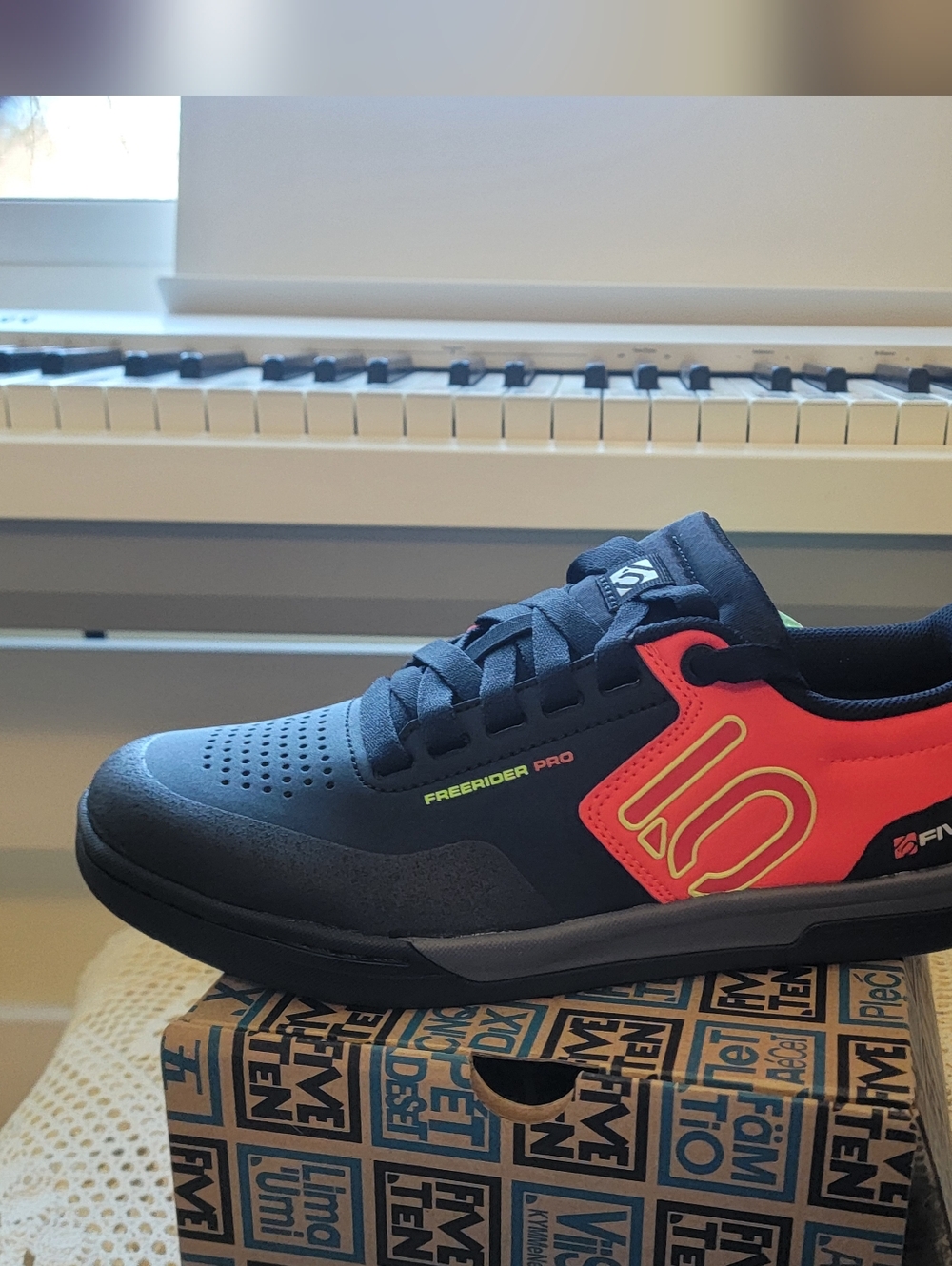 Freerider Pro Men’s Mountain Bike Sneakers - Black with Red/Orange Colorblock